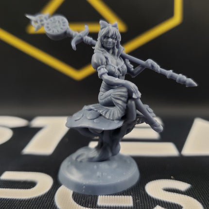 Alicia Wonder (Female Human Mage)